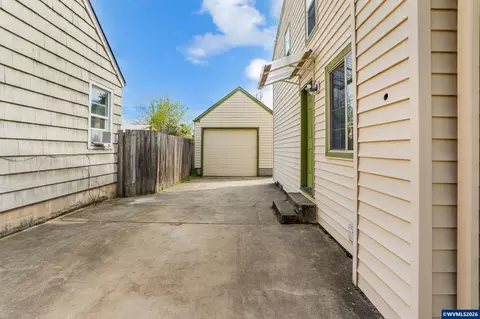 Exterior - 732 E 22nd Ave, Eugene, OR 97405 photo 4 of 6
