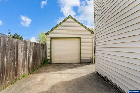 Exterior - 732 E 22nd Ave, Eugene, OR 97405 photo 5 of 6