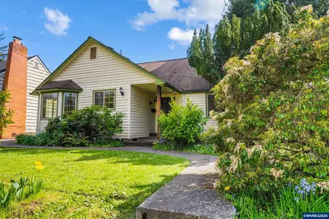 Exterior - 732 E 22nd Ave, Eugene, OR 97405 photo 3 of 6