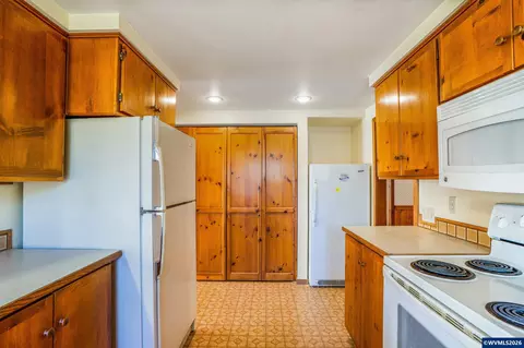 Kitchen - 732 E 22nd Ave, Eugene, OR 97405 photo 3 of 3