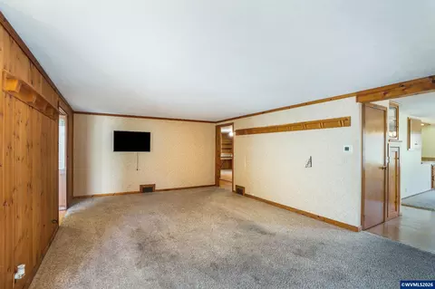 Living - 732 E 22nd Ave, Eugene, OR 97405 photo 3 of 7