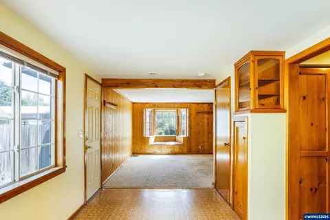 Living - 732 E 22nd Ave, Eugene, OR 97405 photo 2 of 7