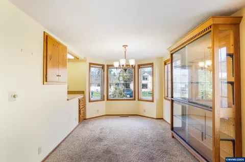 Living - 732 E 22nd Ave, Eugene, OR 97405 photo 1 of 7