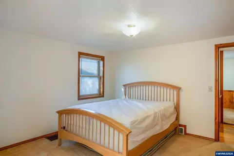 Bedroom - 732 E 22nd Ave, Eugene, OR 97405 photo 1 of 4