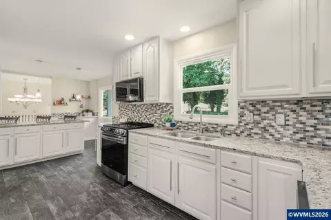 Kitchen - 4575 Eagle Crest Rd NW, Salem, OR 97304 photo 3 of 4