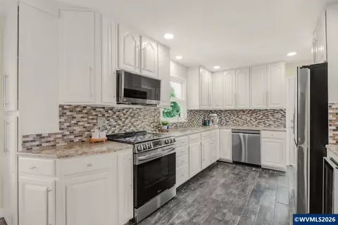Kitchen - 4575 Eagle Crest Rd NW, Salem, OR 97304 photo 1 of 4