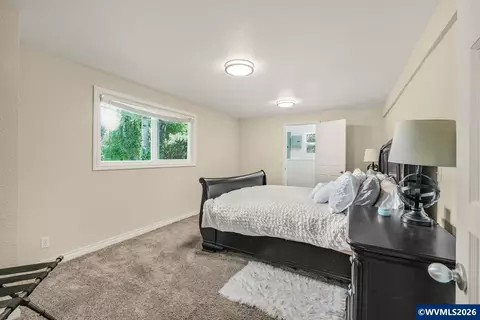Bedroom - 4575 Eagle Crest Rd NW, Salem, OR 97304 photo 2 of 4