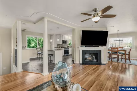 Living - 4575 Eagle Crest Rd NW, Salem, OR 97304 photo 3 of 6