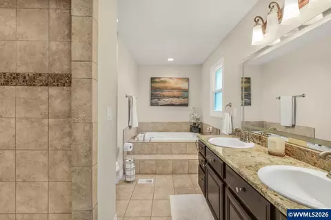 Bath - 4575 Eagle Crest Rd NW, Salem, OR 97304 photo 2 of 4