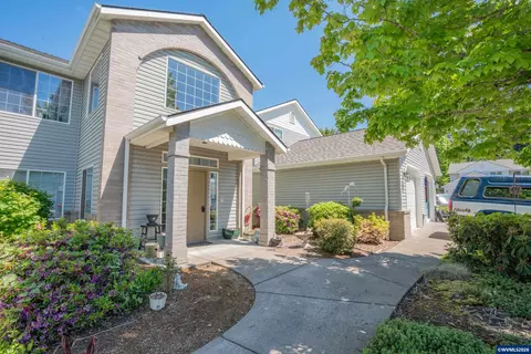 112 Weldwood Dr, Lebanon, OR 97355