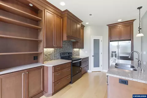 Kitchen - 5475 Charles Way, Eugene, OR 97402 photo 5 of 6