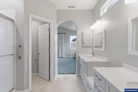 Bath - 5475 Charles Way, Eugene, OR 97402 photo 3 of 5