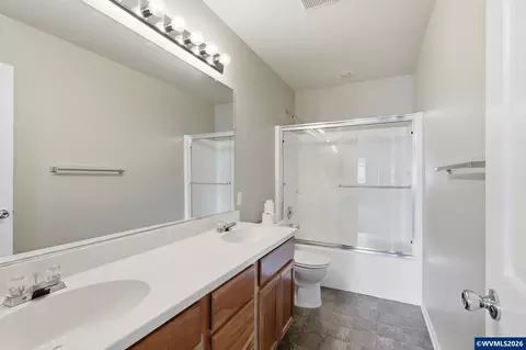 Bath - 5475 Charles Way, Eugene, OR 97402 photo 4 of 5