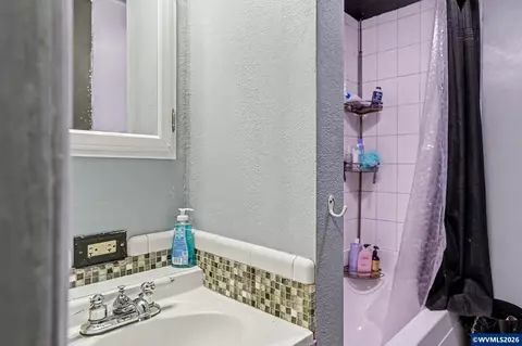 Bath - 127 13th St, Lyons, OR 97358 photo 1 of 1