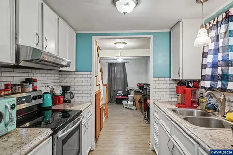 Kitchen - 127 13th St, Lyons, OR 97358 photo 3 of 3