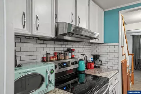 Kitchen - 127 13th St, Lyons, OR 97358 photo 2 of 3
