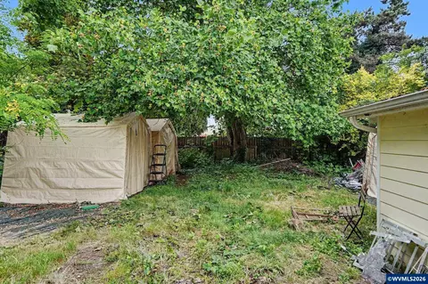 Exterior - 127 13th St, Lyons, OR 97358 photo 2 of 4
