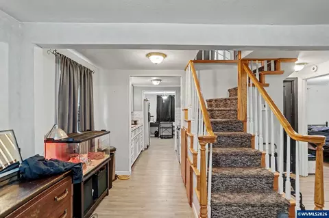 Entry Way - 127 13th St, Lyons, OR 97358 photo 1 of 3