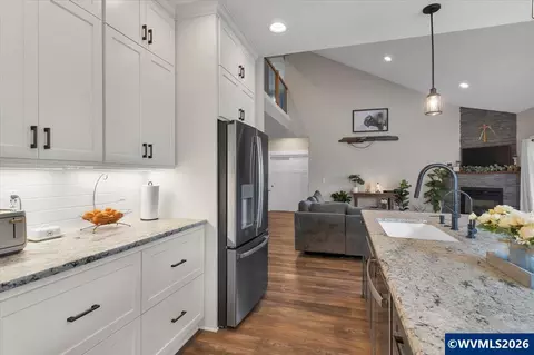 Kitchen - 431 Grant St, Silverton, OR 97381 photo 4 of 4