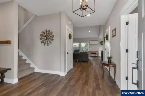 Entry Way - 431 Grant St, Silverton, OR 97381 photo 1 of 5