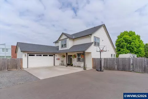 431 Grant St, Silverton, OR 97381