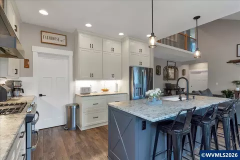 Kitchen - 431 Grant St, Silverton, OR 97381 photo 2 of 3