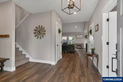 Entry Way - 431 Grant St, Silverton, OR 97381 photo 1 of 4