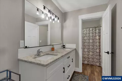 Bath - 431 Grant St, Silverton, OR 97381 photo 4 of 4