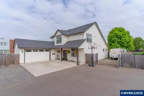 431 Grant St, Silverton, OR 97381