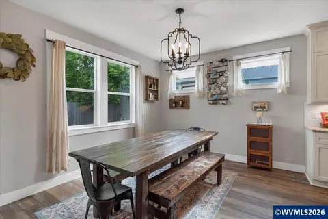 Dining - 431 Grant St, Silverton, OR 97381 photo 2 of 3