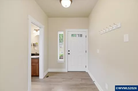 Entry Way - 2112 Equestrian Lp Lp S, Salem, OR 97302 photo 1 of 4