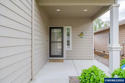Exterior - 2112 Equestrian Lp Lp S, Salem, OR 97302 photo 4 of 10