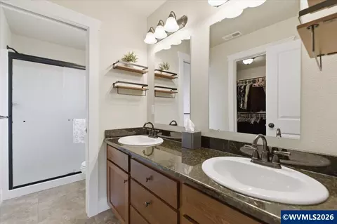 Bath - 2112 Equestrian Lp Lp S, Salem, OR 97302 photo 2 of 4