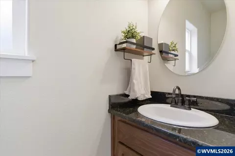 Bath - 2112 Equestrian Lp Lp S, Salem, OR 97302 photo 1 of 4