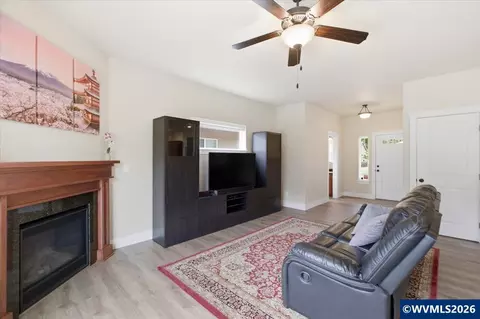 Living - 2112 Equestrian Lp Lp S, Salem, OR 97302 photo 2 of 3