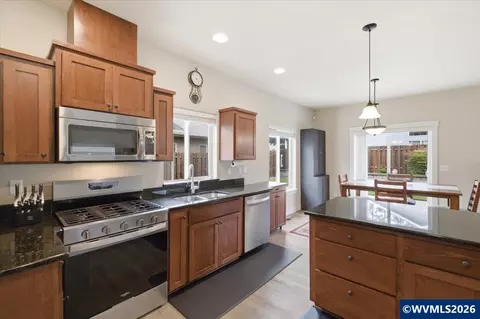 Kitchen - 2112 Equestrian Lp Lp S, Salem, OR 97302 photo 5 of 6