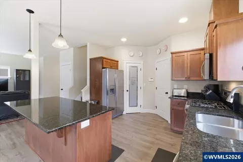 Kitchen - 2112 Equestrian Lp Lp S, Salem, OR 97302 photo 4 of 6