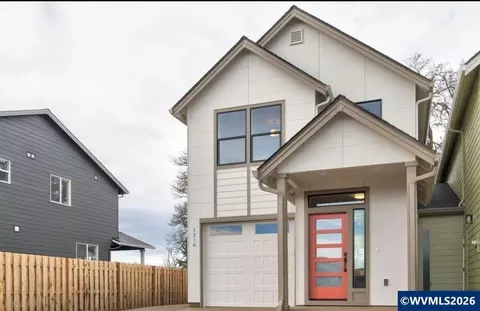 1216 S 11th St, Independence, OR 97351