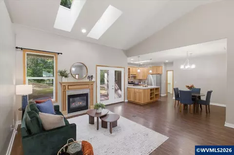 Living - 740 Gray Pine St, Lyons, OR 97358 photo 3 of 5