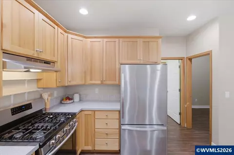 Kitchen - 740 Gray Pine St, Lyons, OR 97358 photo 5 of 5