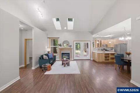 Living - 740 Gray Pine St, Lyons, OR 97358 photo 2 of 5