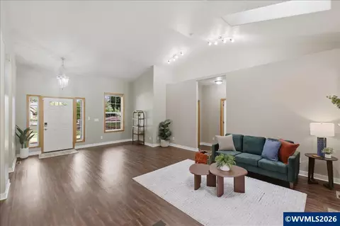 Living - 740 Gray Pine St, Lyons, OR 97358 photo 5 of 5