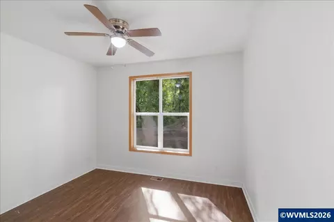 Bedroom - 740 Gray Pine St, Lyons, OR 97358 photo 5 of 13