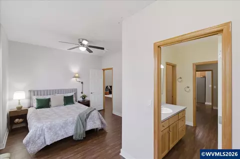Bedroom - 740 Gray Pine St, Lyons, OR 97358 photo 9 of 13