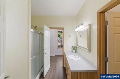 Bath - 740 Gray Pine St, Lyons, OR 97358 photo 5 of 5