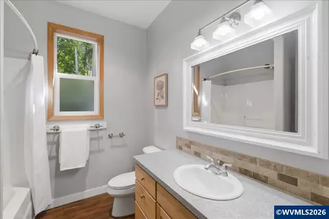 Bath - 740 Gray Pine St, Lyons, OR 97358 photo 3 of 5