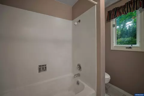 Bath - 220 NW Downy Dr, Sublimity, OR 97385 photo 3 of 5