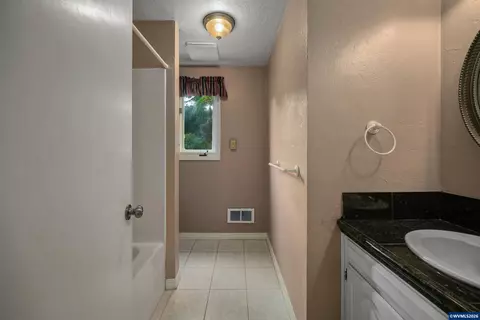Bath - 220 NW Downy Dr, Sublimity, OR 97385 photo 1 of 5