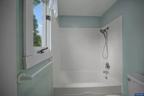 Bath - 220 NW Downy Dr, Sublimity, OR 97385 photo 5 of 5