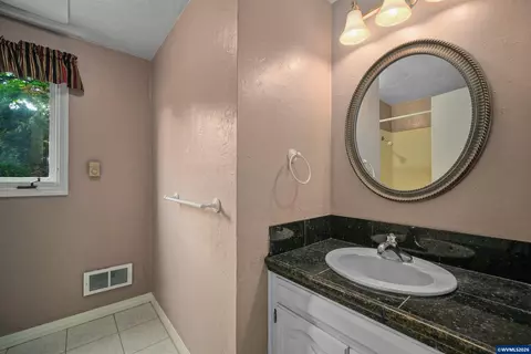 Bath - 220 NW Downy Dr, Sublimity, OR 97385 photo 2 of 5